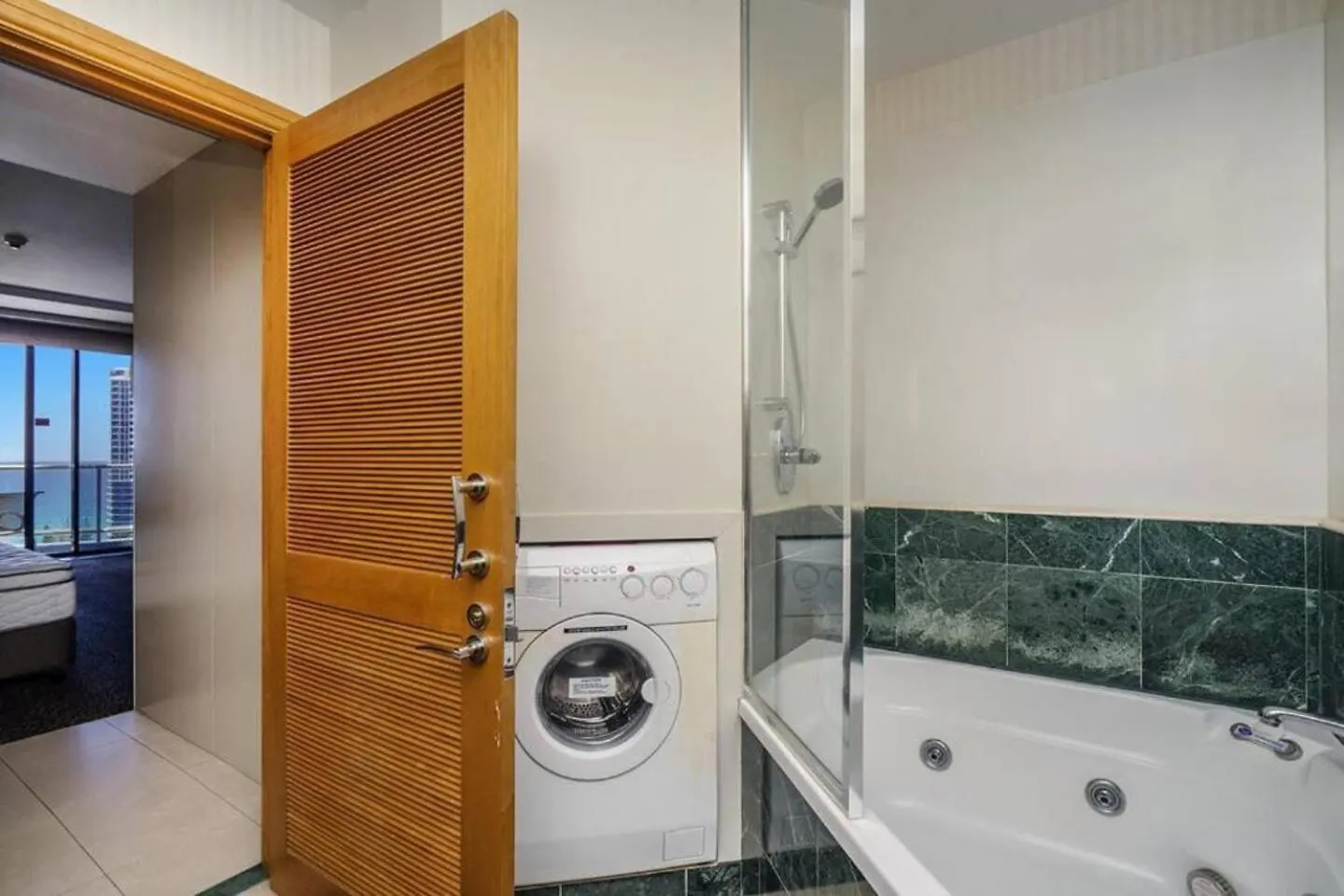 Deluxe Private Apartment And Studio - Ocean Views Gold Coast 0*,  Australia