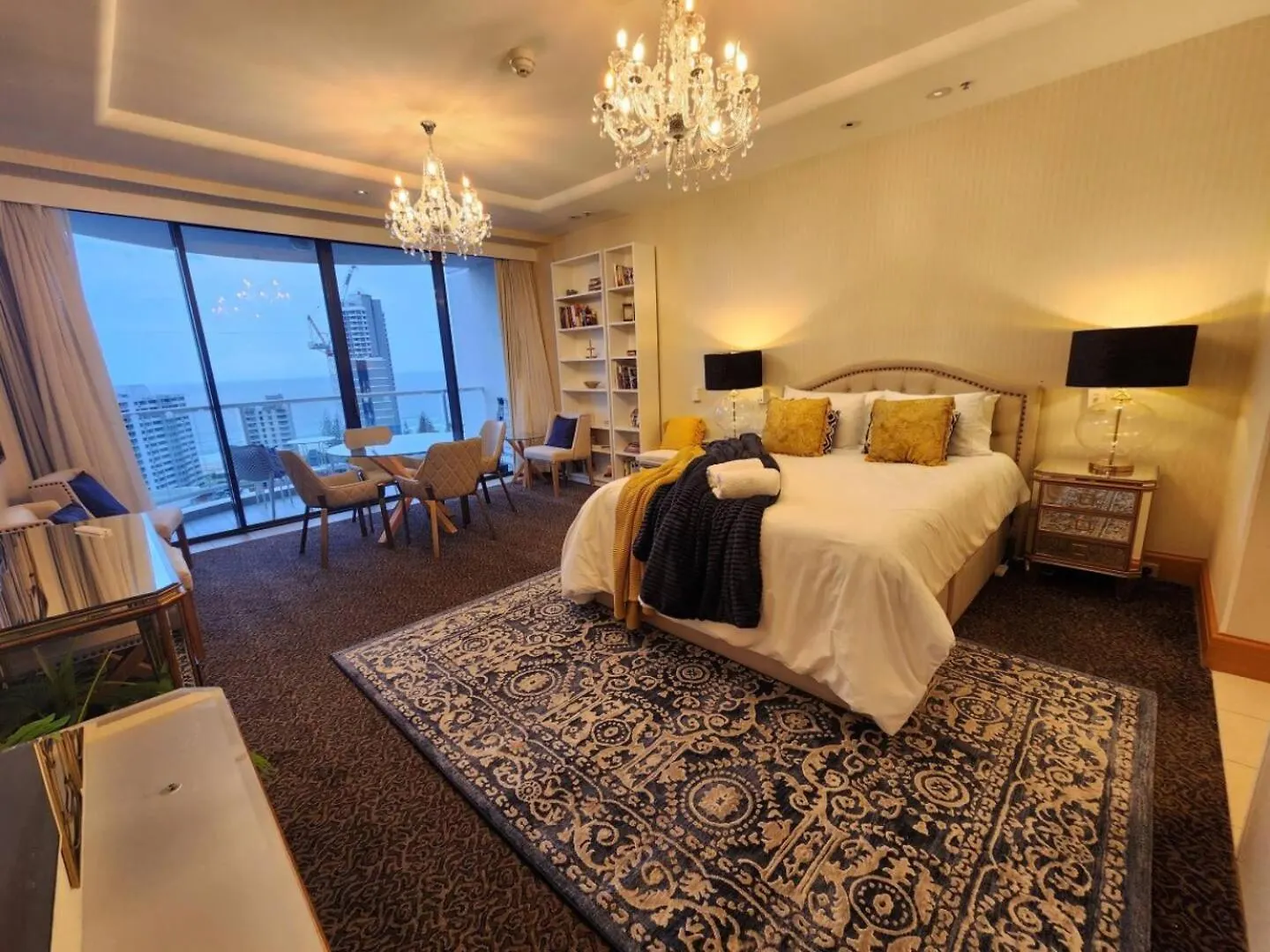 Deluxe Private Apartment And Studio - Ocean Views Gold Coast